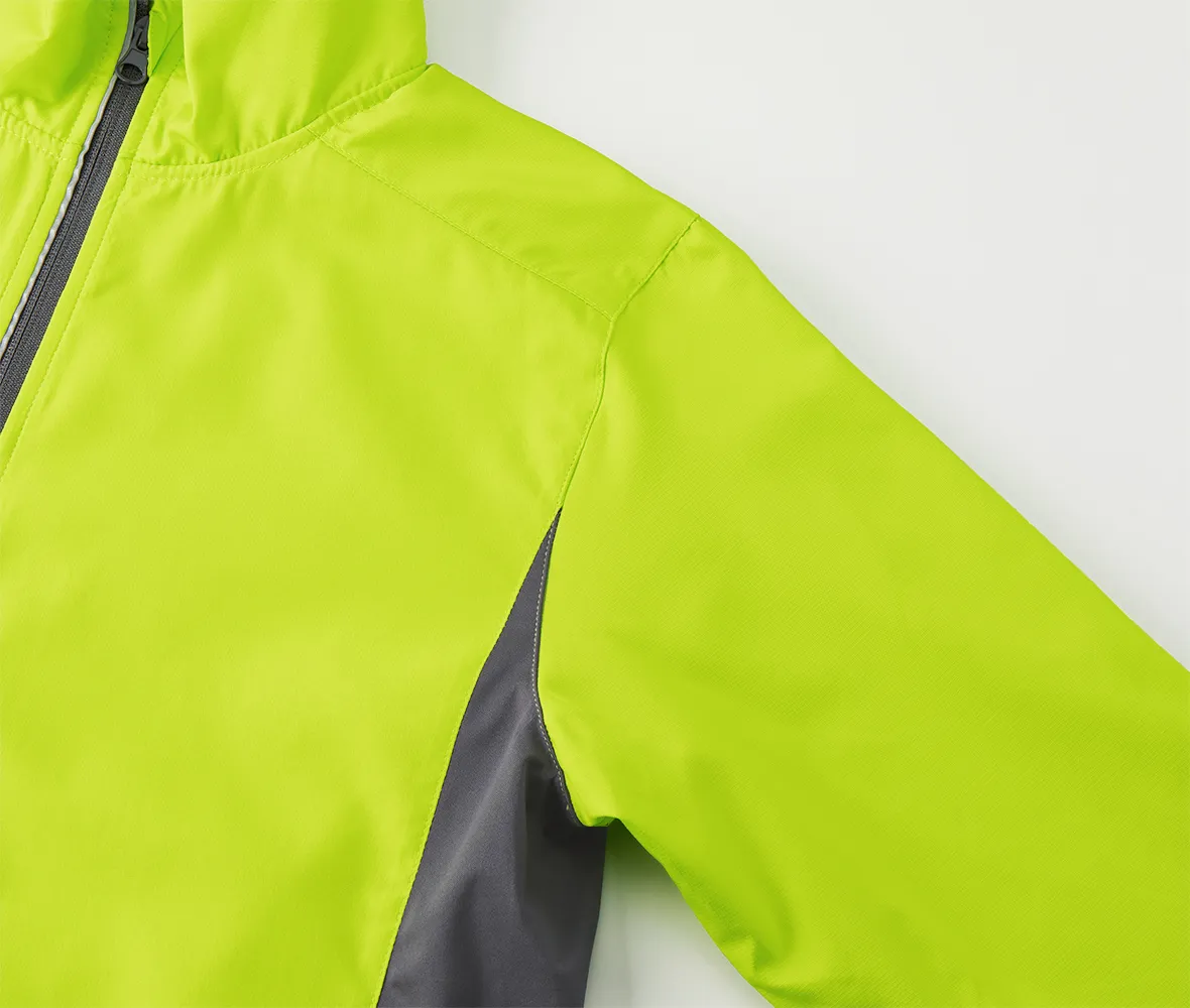 袖付けはセットインスリーブ仕様