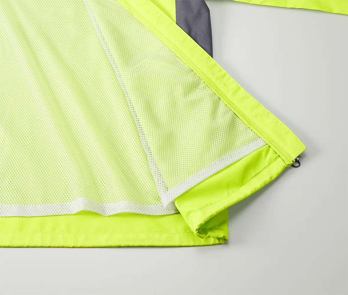 メッシュ素材のライナー付き、プリント加工に便利な裾フラシ仕様