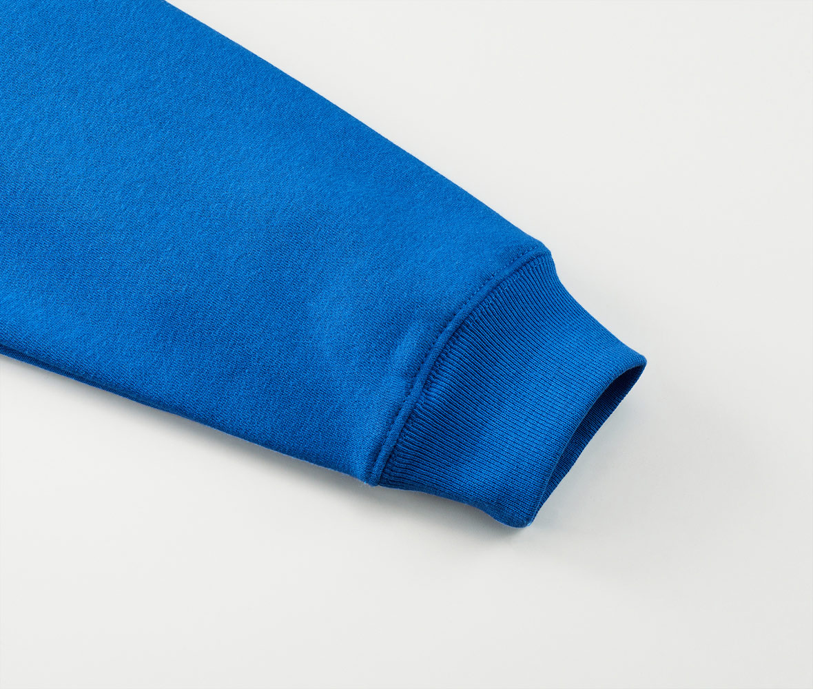 袖口はリブ仕様、シームラインは堅牢なまたぎ2本針始末