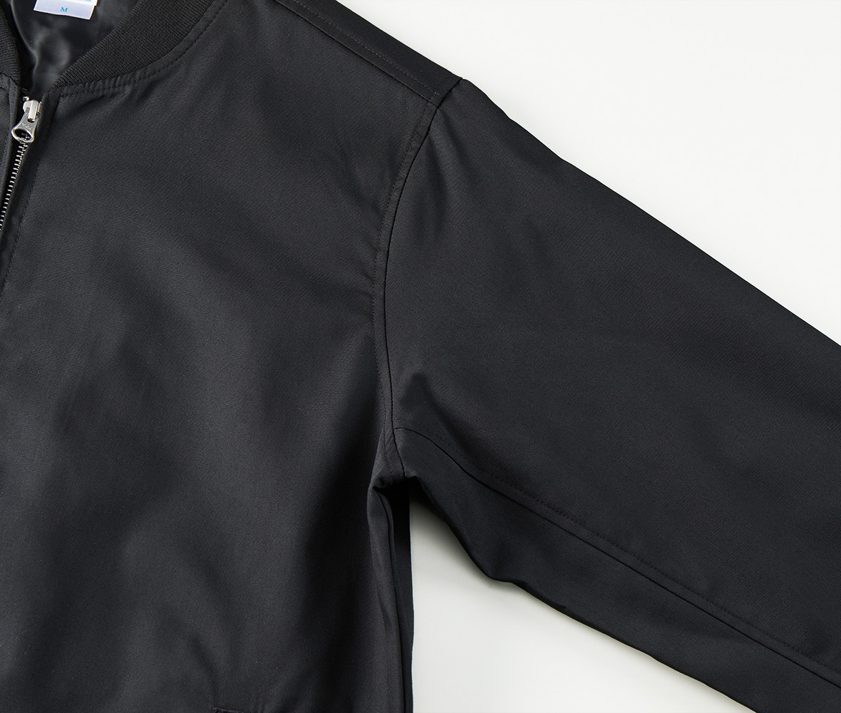 袖付けはセットインスリーブ仕様