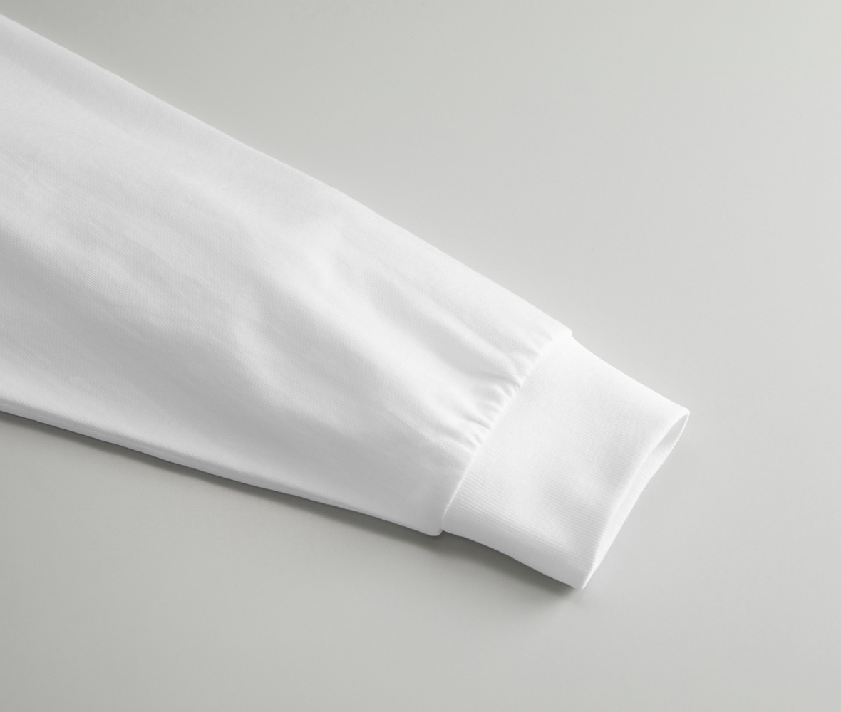 袖口は2.1インチ幅の長めのリブ仕様