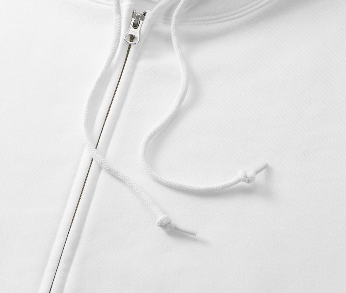 フードひもは丸ひも身頃同色、ひも先はセルチップ加工