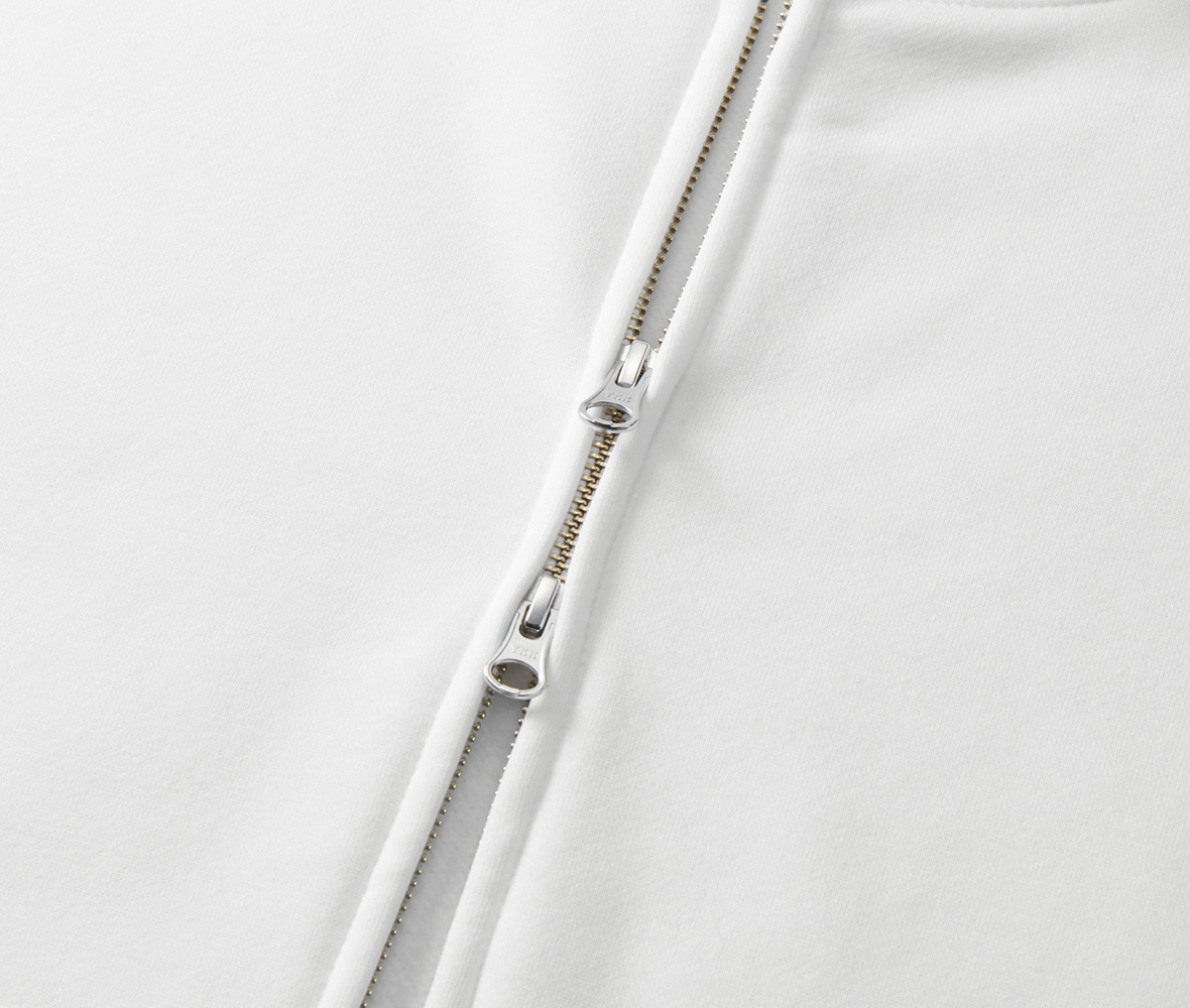 ファスナーはムシ隠し、YKK社製 DALH型ダブルスライダー仕様