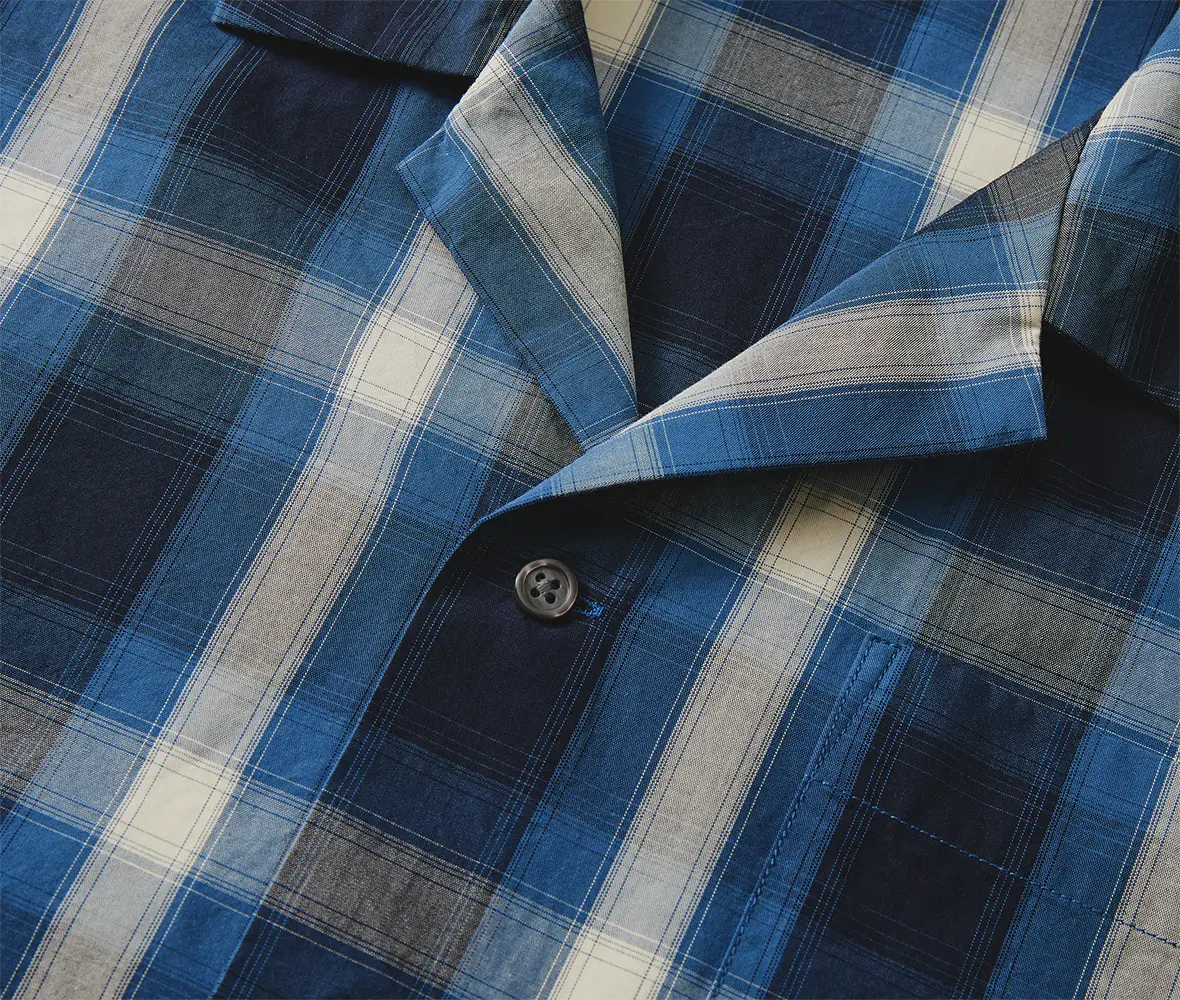 2001.ブラック/ホワイトと4010.ネイビー/オフホワイトには黒のシェル調ボタンを使用