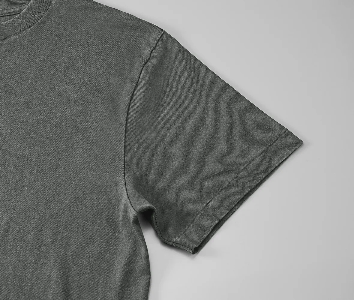 袖口はシングルステッチ始末（天地引き）