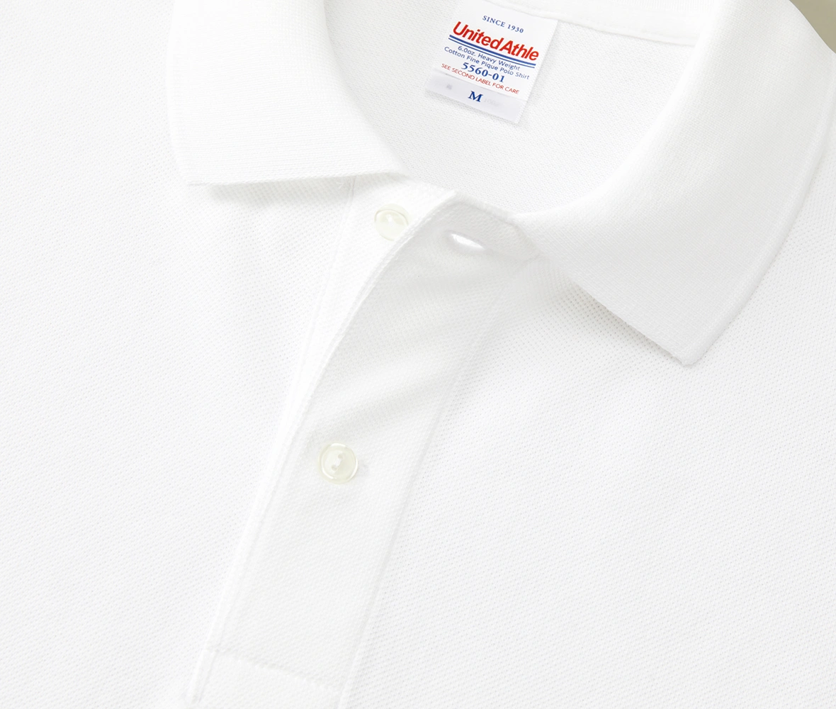 第一ボタンのボタンホールは、横方向の力に対抗するため横穴