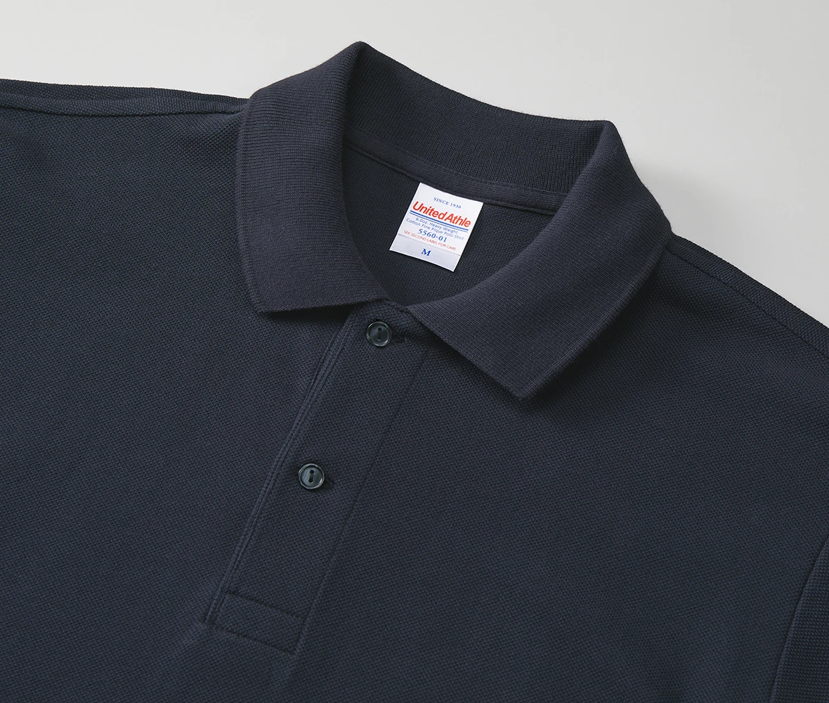 002.ブラックと086.ネイビーには黒のツヤありの2つ穴ボタンを使用